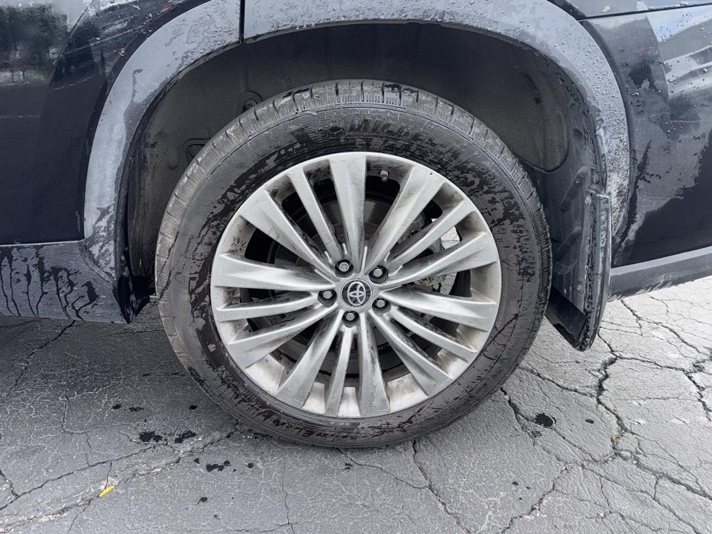 used 2022 Toyota Highlander car, priced at $43,000