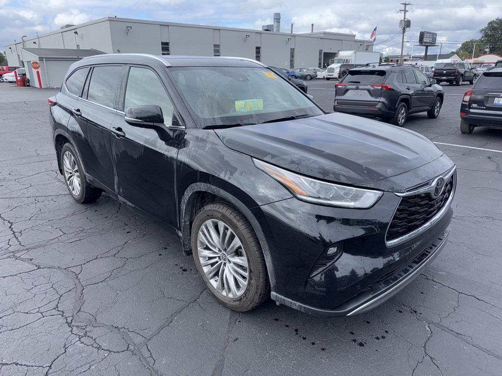 used 2022 Toyota Highlander car, priced at $43,000