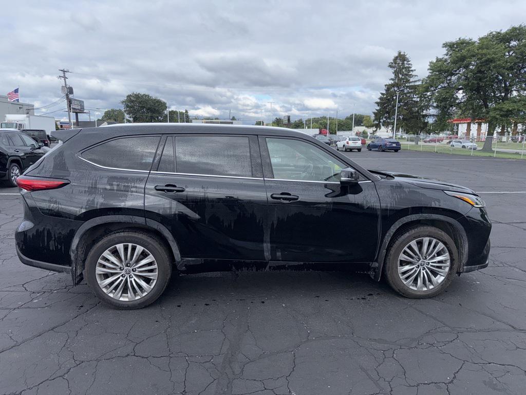 used 2022 Toyota Highlander car, priced at $43,000