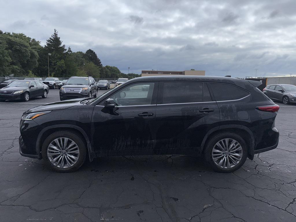 used 2022 Toyota Highlander car, priced at $43,000