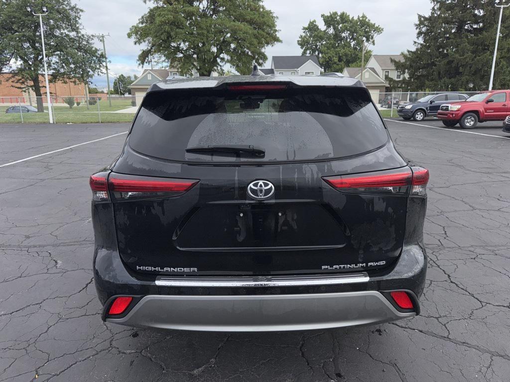 used 2022 Toyota Highlander car, priced at $43,000