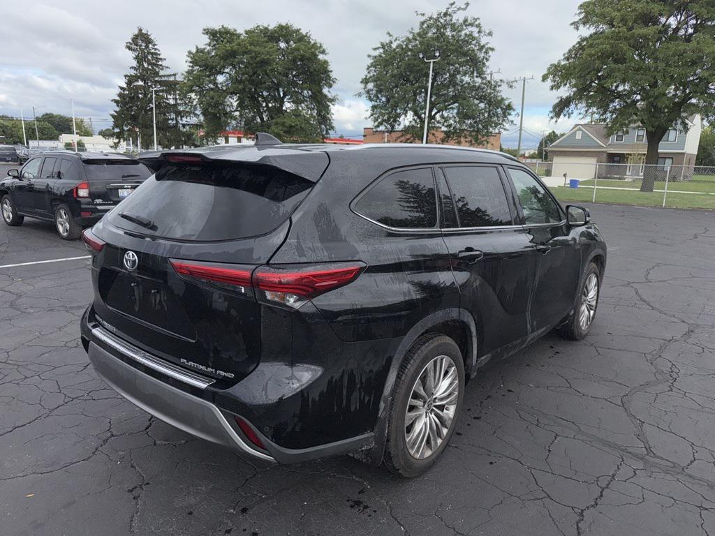 used 2022 Toyota Highlander car, priced at $43,000