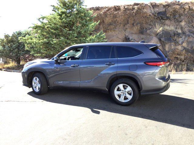 used 2023 Toyota Highlander car, priced at $31,467