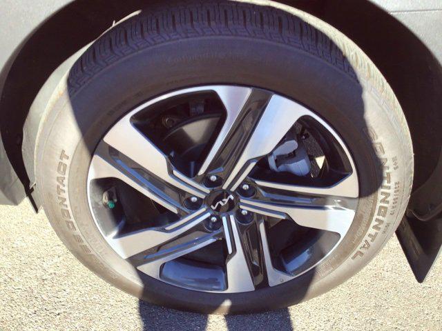 used 2023 Kia Sorento Hybrid car, priced at $34,033