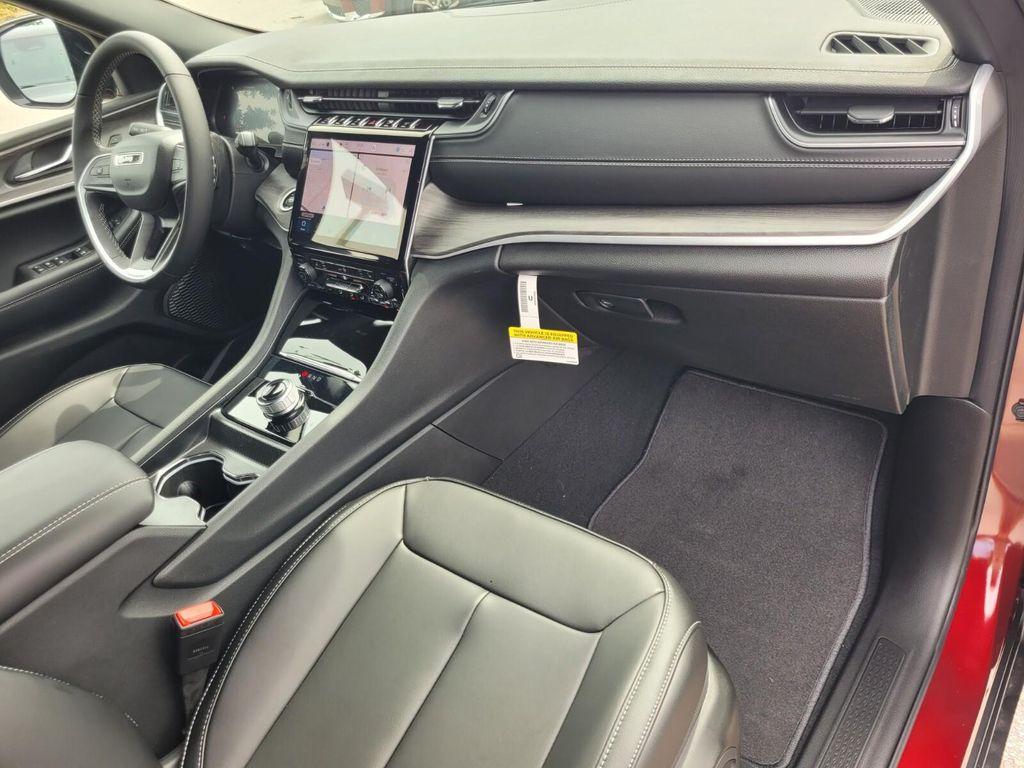 new 2025 Jeep Grand Cherokee car, priced at $41,401