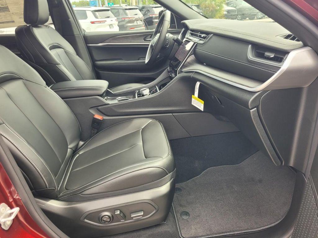 new 2025 Jeep Grand Cherokee car, priced at $41,401