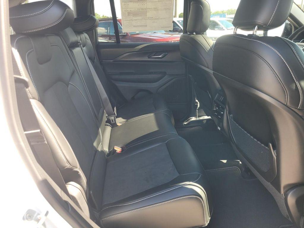 new 2025 Jeep Grand Cherokee car, priced at $40,120