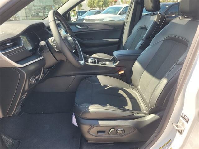 new 2025 Jeep Grand Cherokee car, priced at $40,120