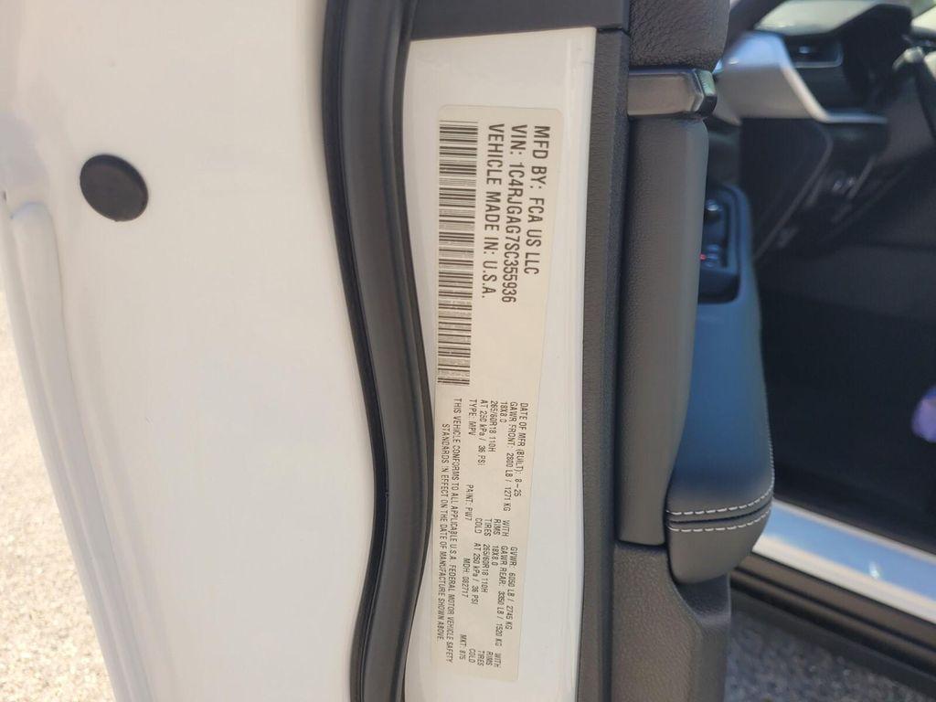new 2025 Jeep Grand Cherokee car, priced at $40,120