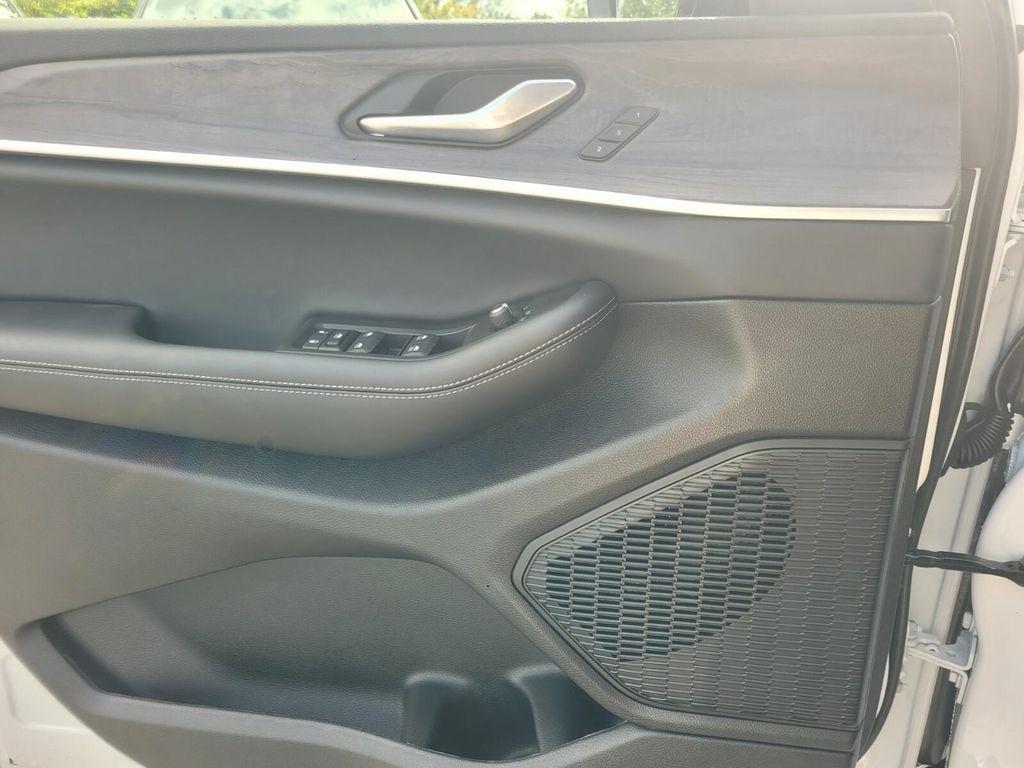 new 2025 Jeep Grand Cherokee L car, priced at $39,514