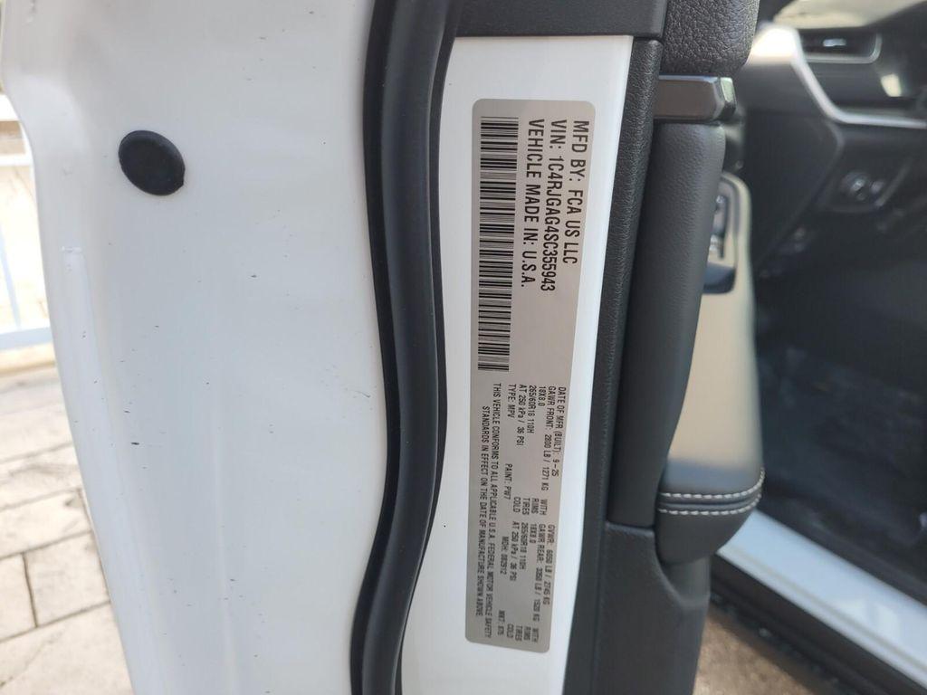 new 2025 Jeep Grand Cherokee car, priced at $41,075