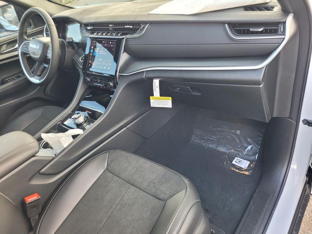 new 2025 Jeep Grand Cherokee car, priced at $41,075