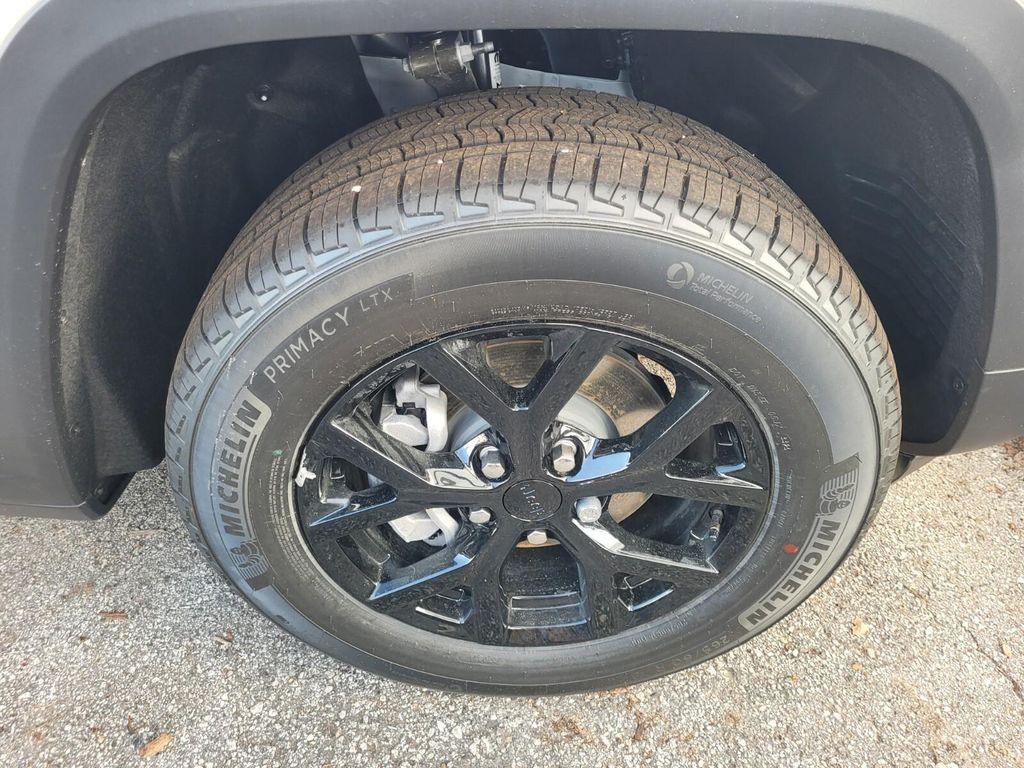 new 2025 Jeep Grand Cherokee car, priced at $41,075