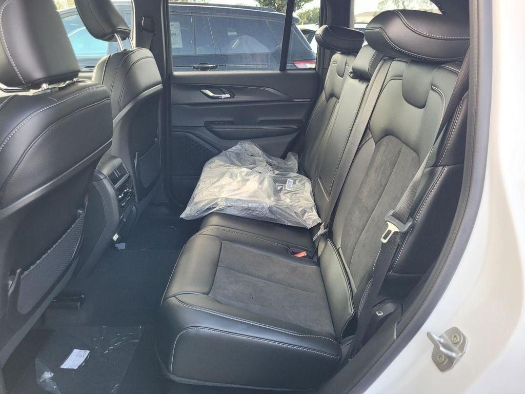 new 2025 Jeep Grand Cherokee car, priced at $41,075