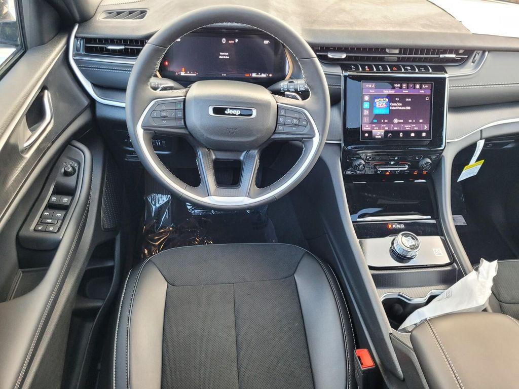 new 2025 Jeep Grand Cherokee car, priced at $41,075