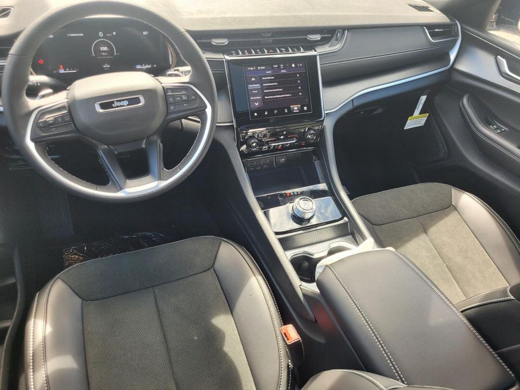 new 2025 Jeep Grand Cherokee car, priced at $40,663