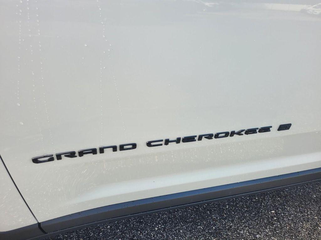 new 2025 Jeep Grand Cherokee car, priced at $40,663