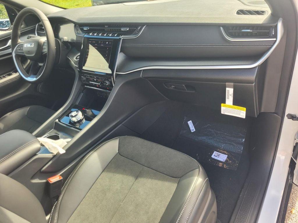 new 2025 Jeep Grand Cherokee car, priced at $40,663