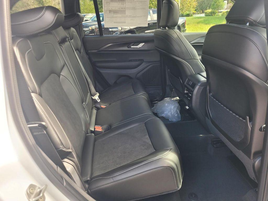 new 2025 Jeep Grand Cherokee car, priced at $40,663