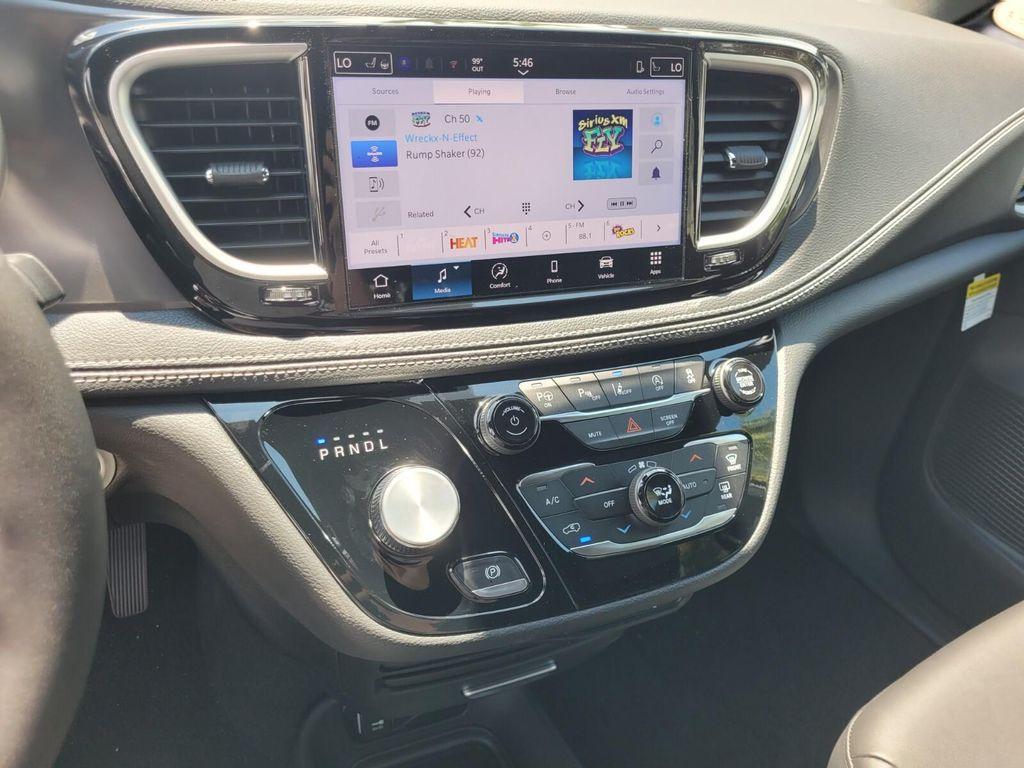 new 2025 Chrysler Pacifica car, priced at $36,096