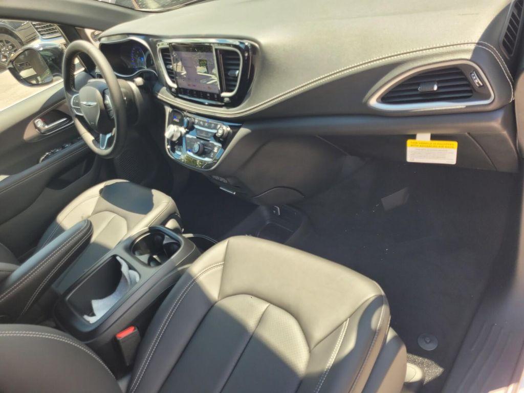 new 2025 Chrysler Pacifica car, priced at $36,096