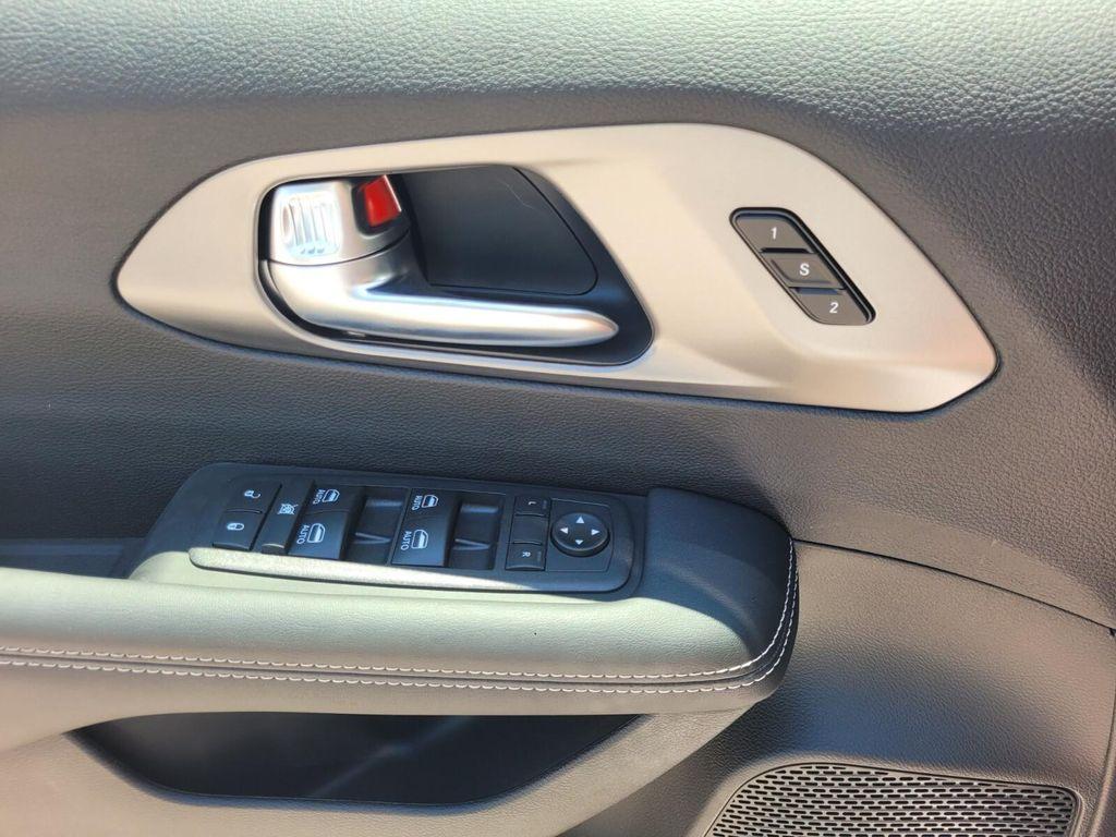 new 2025 Chrysler Pacifica car, priced at $36,096