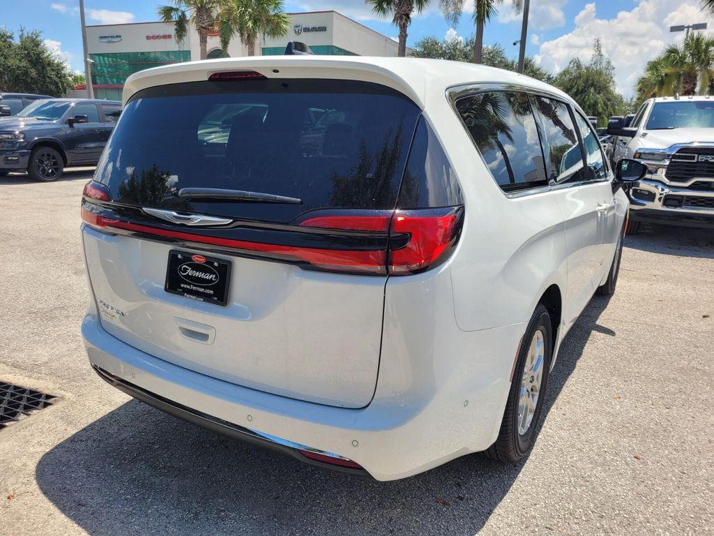 new 2025 Chrysler Pacifica car, priced at $36,096