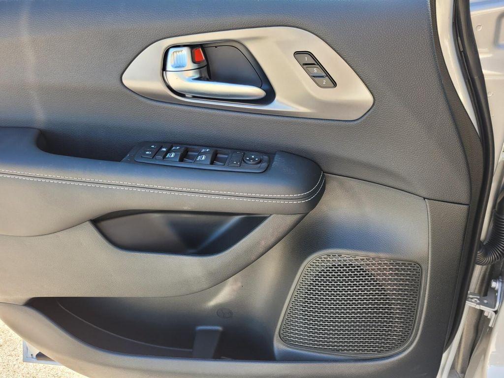 new 2026 Chrysler Pacifica car, priced at $42,417