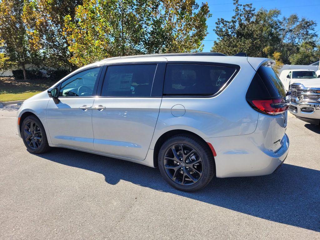 new 2026 Chrysler Pacifica car, priced at $42,417