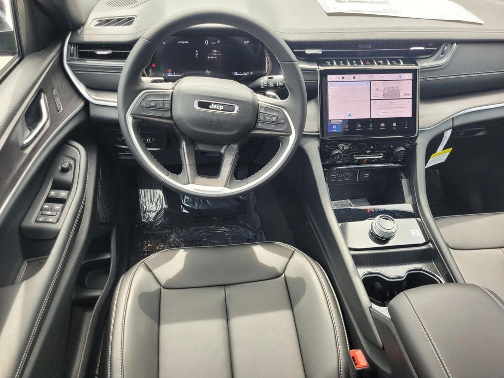 new 2025 Jeep Grand Cherokee car, priced at $41,944