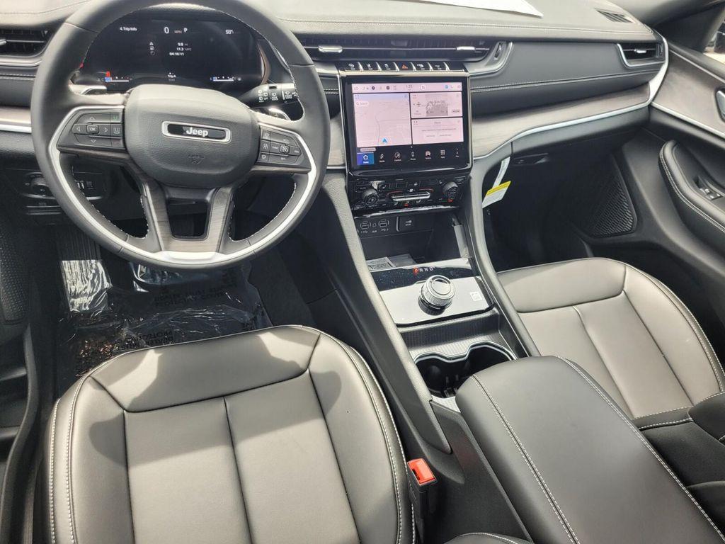 new 2025 Jeep Grand Cherokee car, priced at $41,944