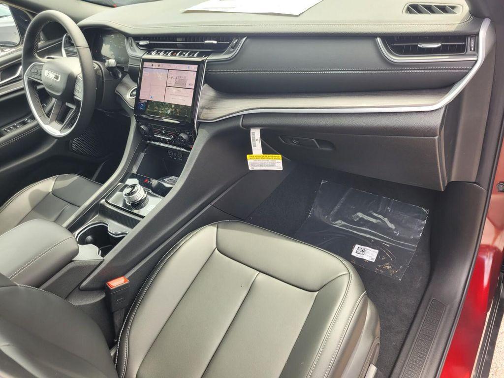 new 2025 Jeep Grand Cherokee car, priced at $41,944