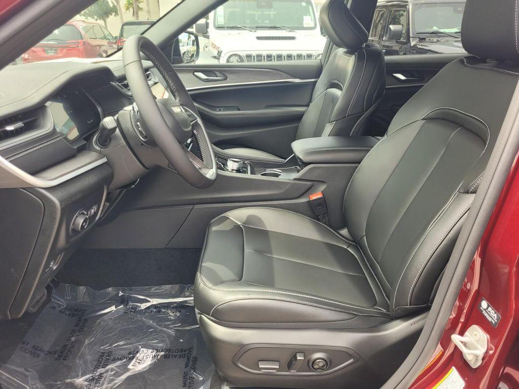 new 2025 Jeep Grand Cherokee car, priced at $41,944