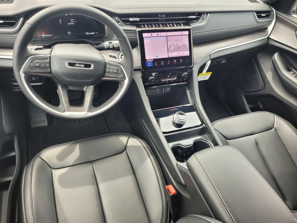 new 2025 Jeep Grand Cherokee car, priced at $41,992