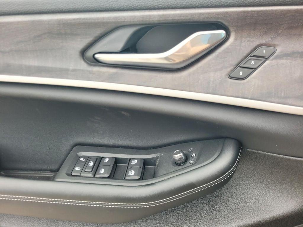 new 2025 Jeep Grand Cherokee car, priced at $41,992