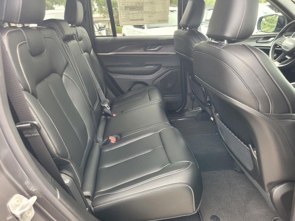 new 2025 Jeep Grand Cherokee car, priced at $41,992