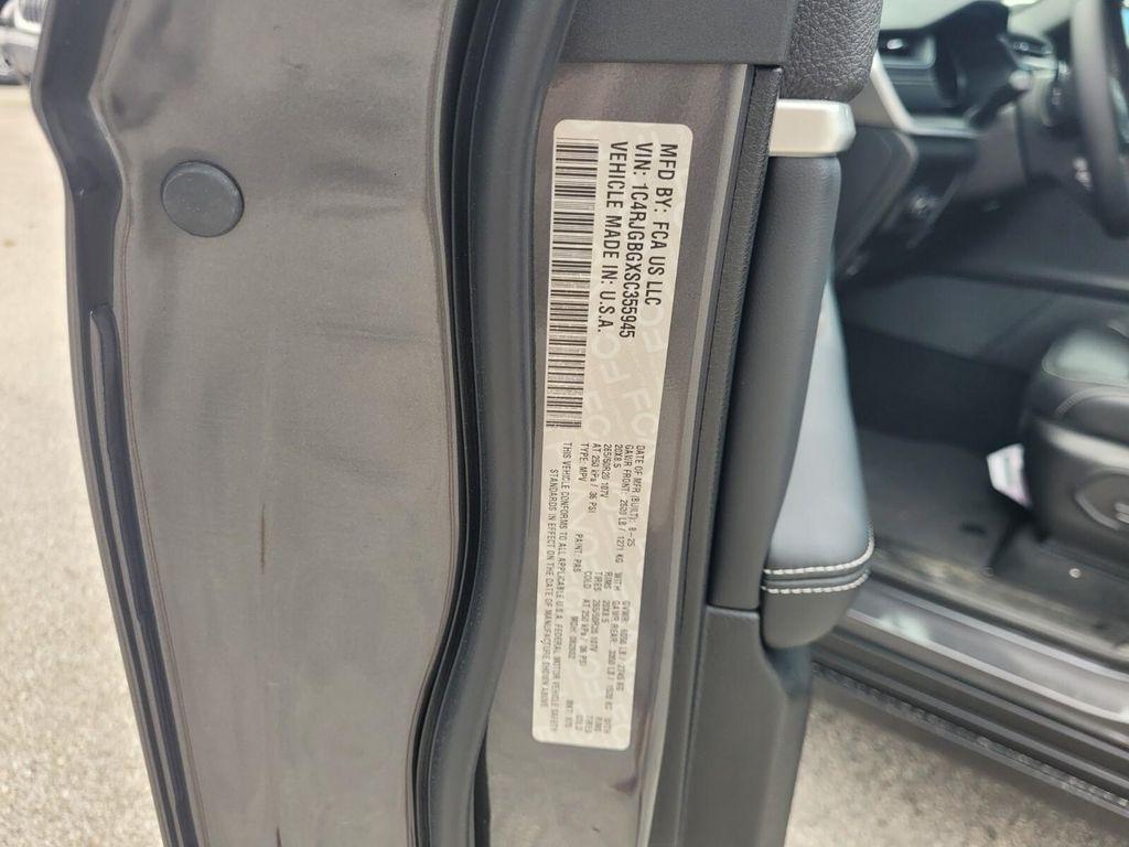 new 2025 Jeep Grand Cherokee car, priced at $41,992