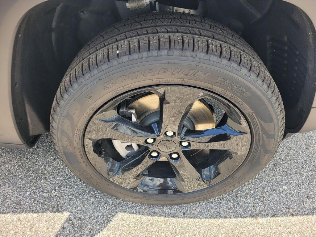 new 2025 Jeep Grand Cherokee L car, priced at $42,243