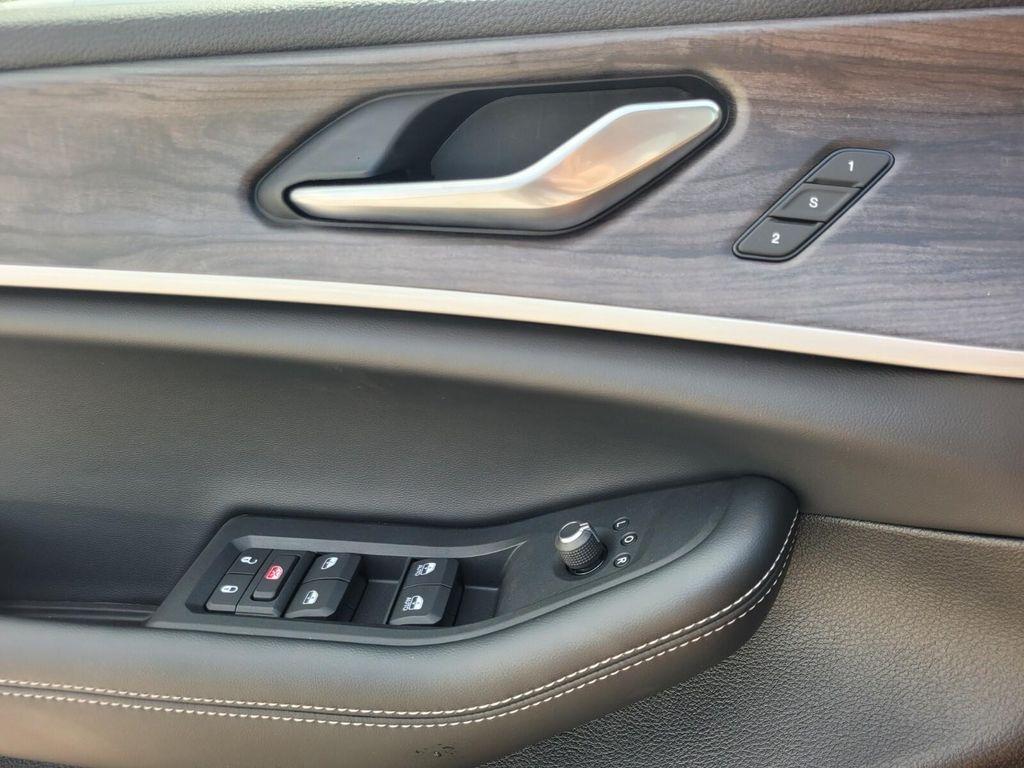 new 2025 Jeep Grand Cherokee car, priced at $42,028