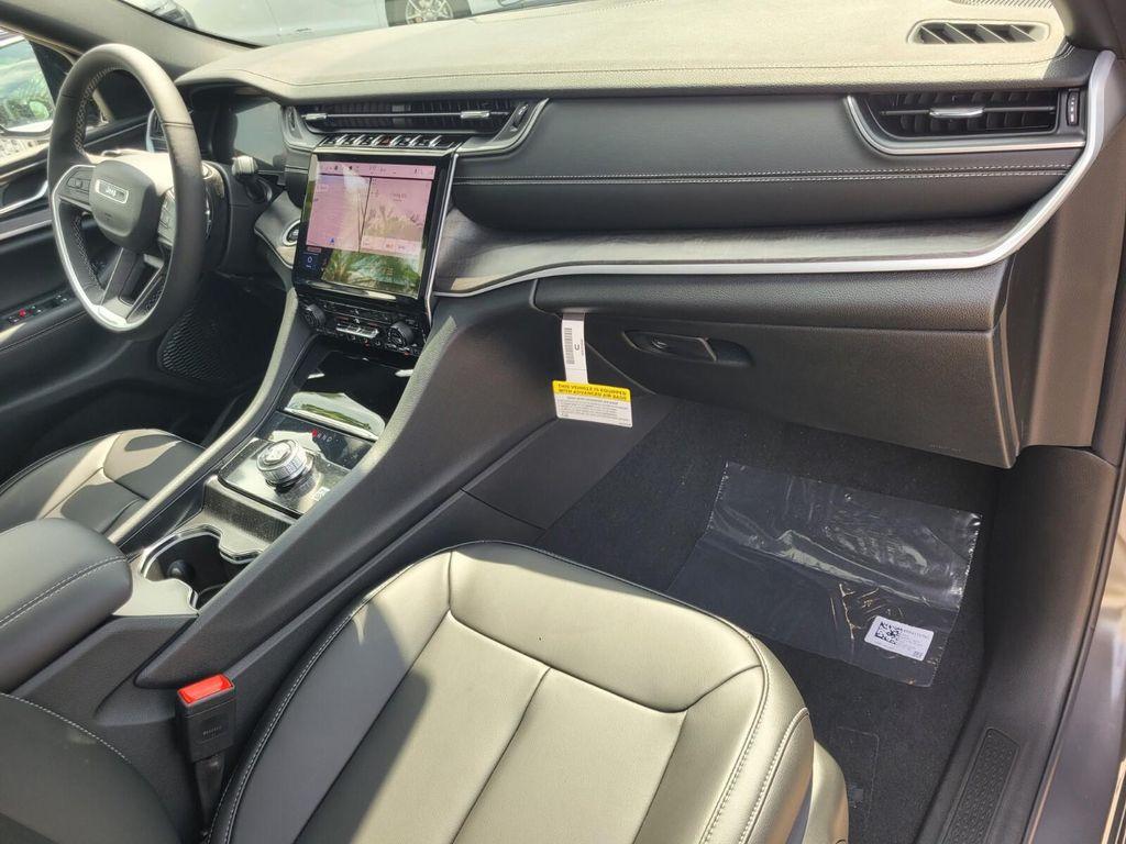 new 2025 Jeep Grand Cherokee car, priced at $45,508