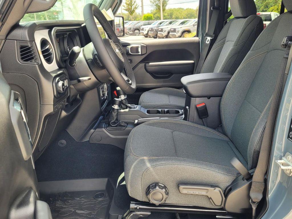 new 2025 Jeep Wrangler car, priced at $41,874