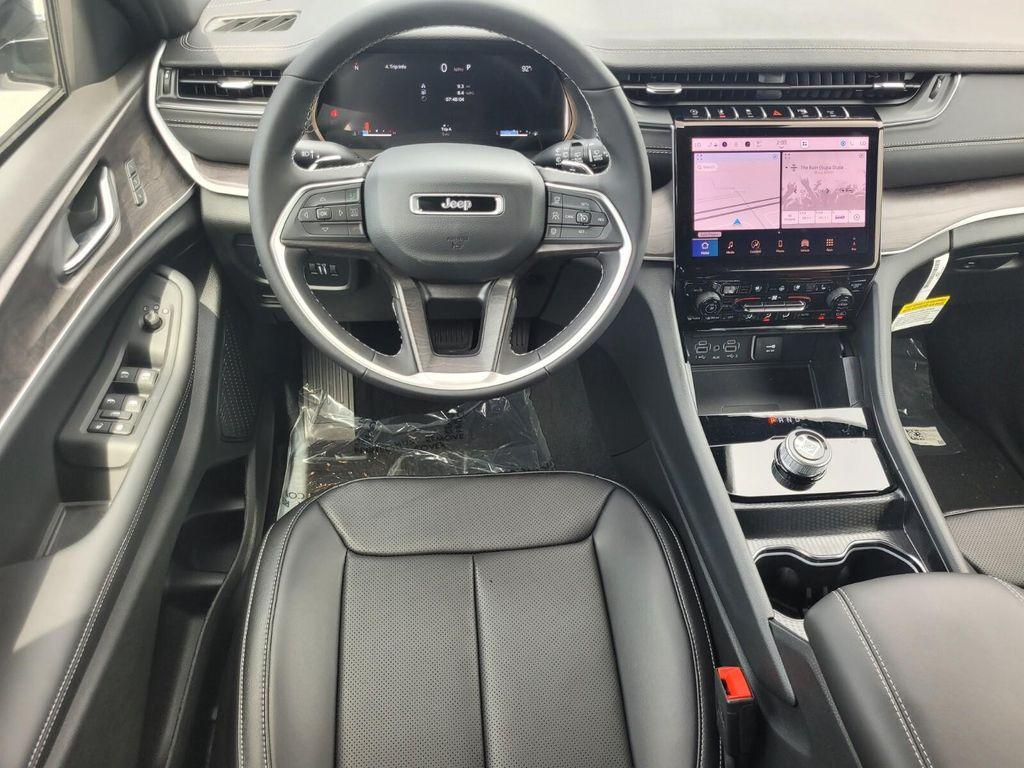 new 2025 Jeep Grand Cherokee car, priced at $43,999