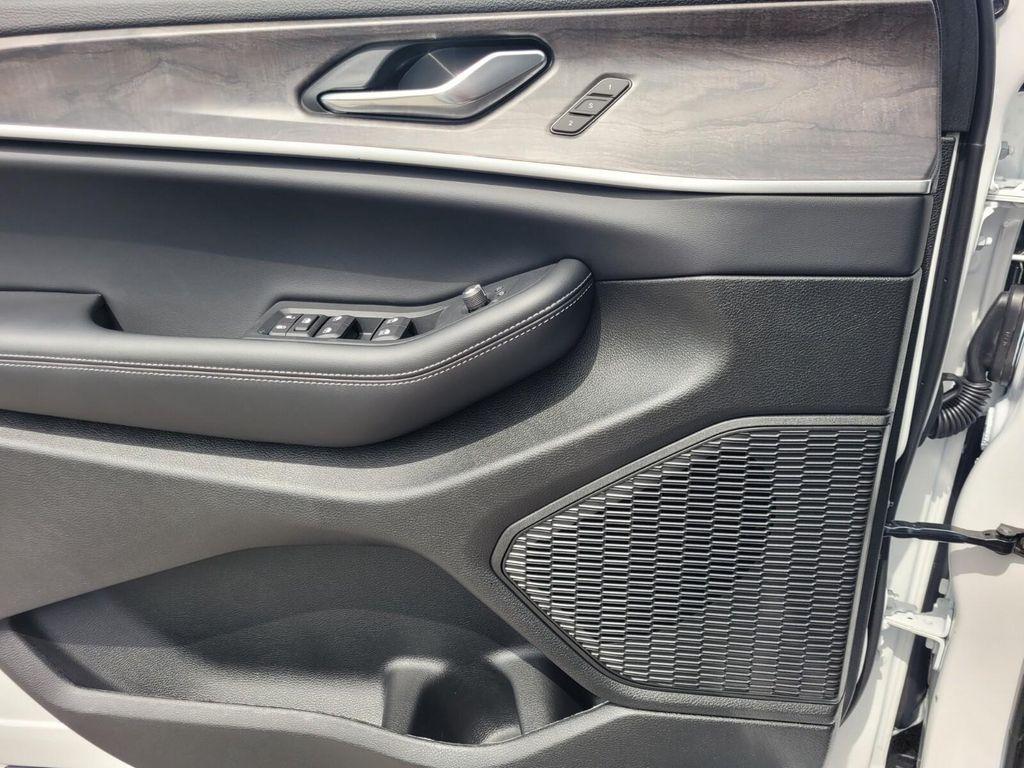 new 2025 Jeep Grand Cherokee car, priced at $43,999