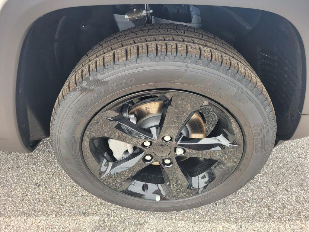 new 2025 Jeep Grand Cherokee car, priced at $43,999