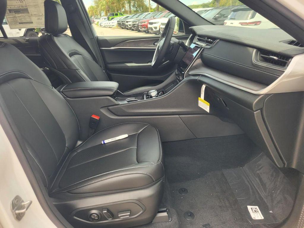 new 2025 Jeep Grand Cherokee car, priced at $43,999