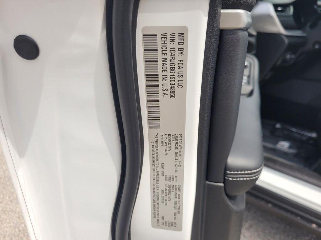 new 2025 Jeep Grand Cherokee car, priced at $43,999