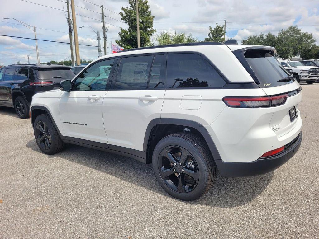 new 2025 Jeep Grand Cherokee car, priced at $43,999