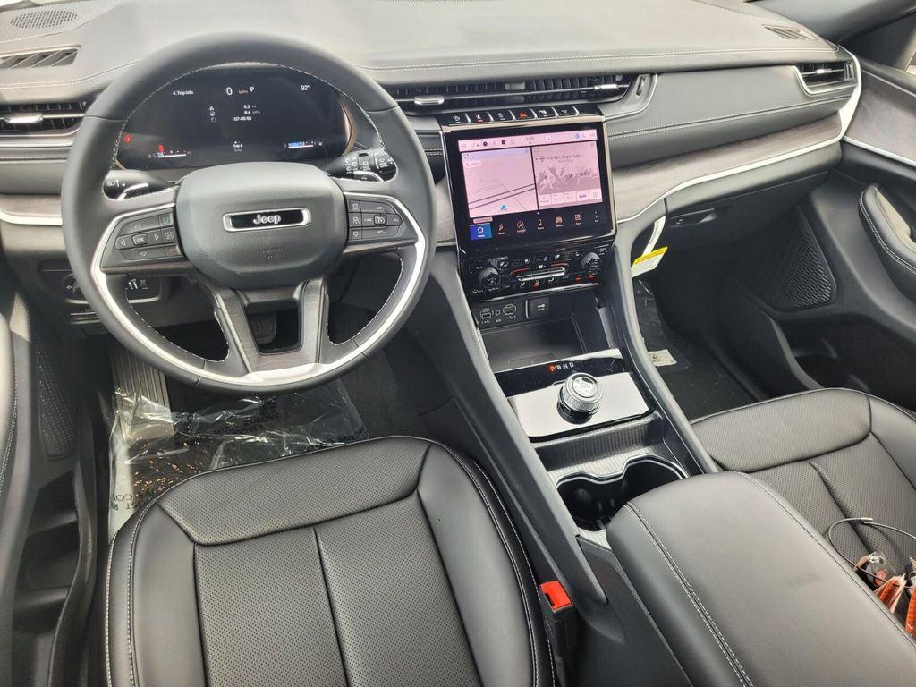 new 2025 Jeep Grand Cherokee car, priced at $43,999