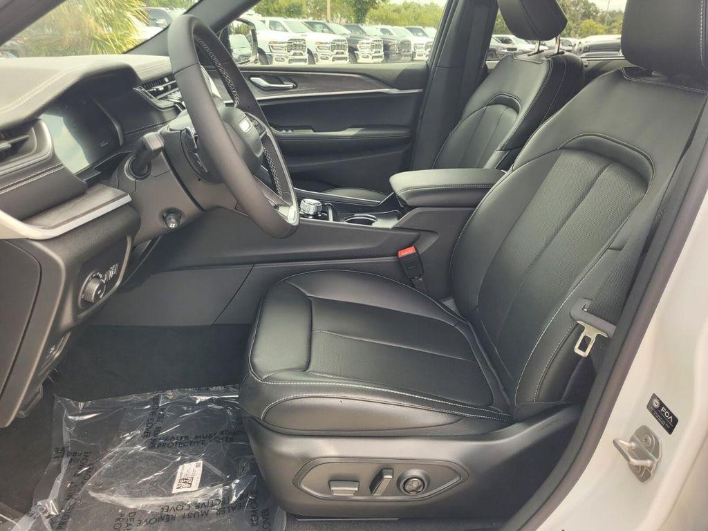 new 2025 Jeep Grand Cherokee car, priced at $43,999