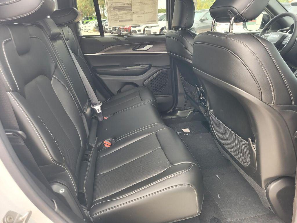 new 2025 Jeep Grand Cherokee car, priced at $43,999